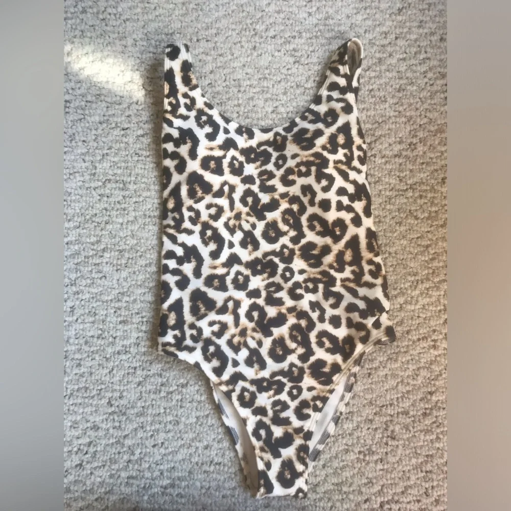 NWOT Abercrombie & Fitch Leopard One Piece Low Back Swimsuit - Picture 3 of 8